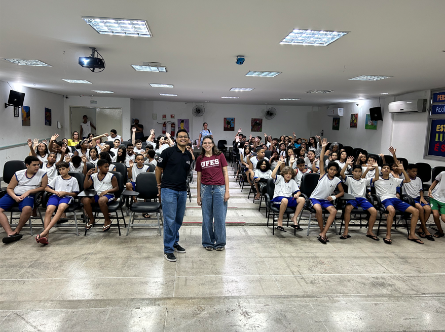 Apresentação na EMEF Ceciliano Abel de Almeida