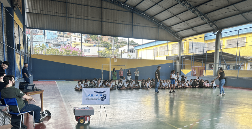 Apresentação na EMEF Ceciliano Abel de Almeida