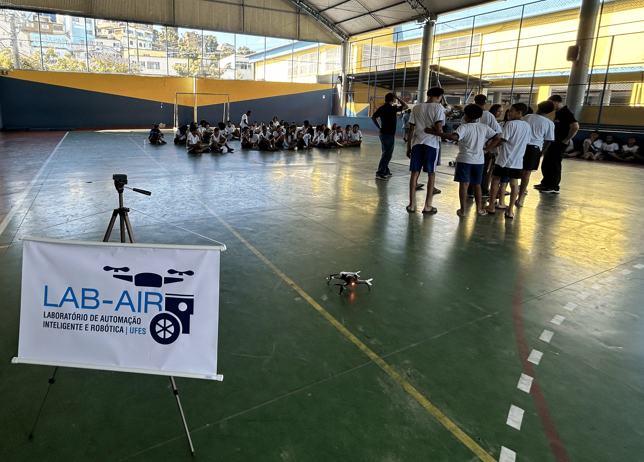 Apresentação na EMEF Ceciliano Abel de Almeida