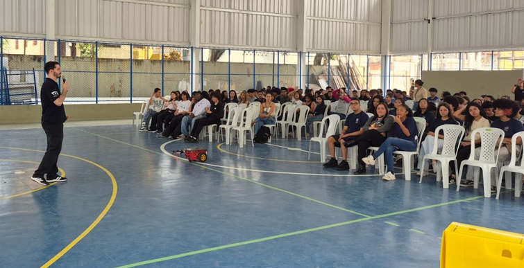 Apresentação na EEEFM Almirante Barroso