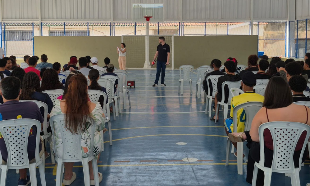 Apresentação na EEEFM Almirante Barroso